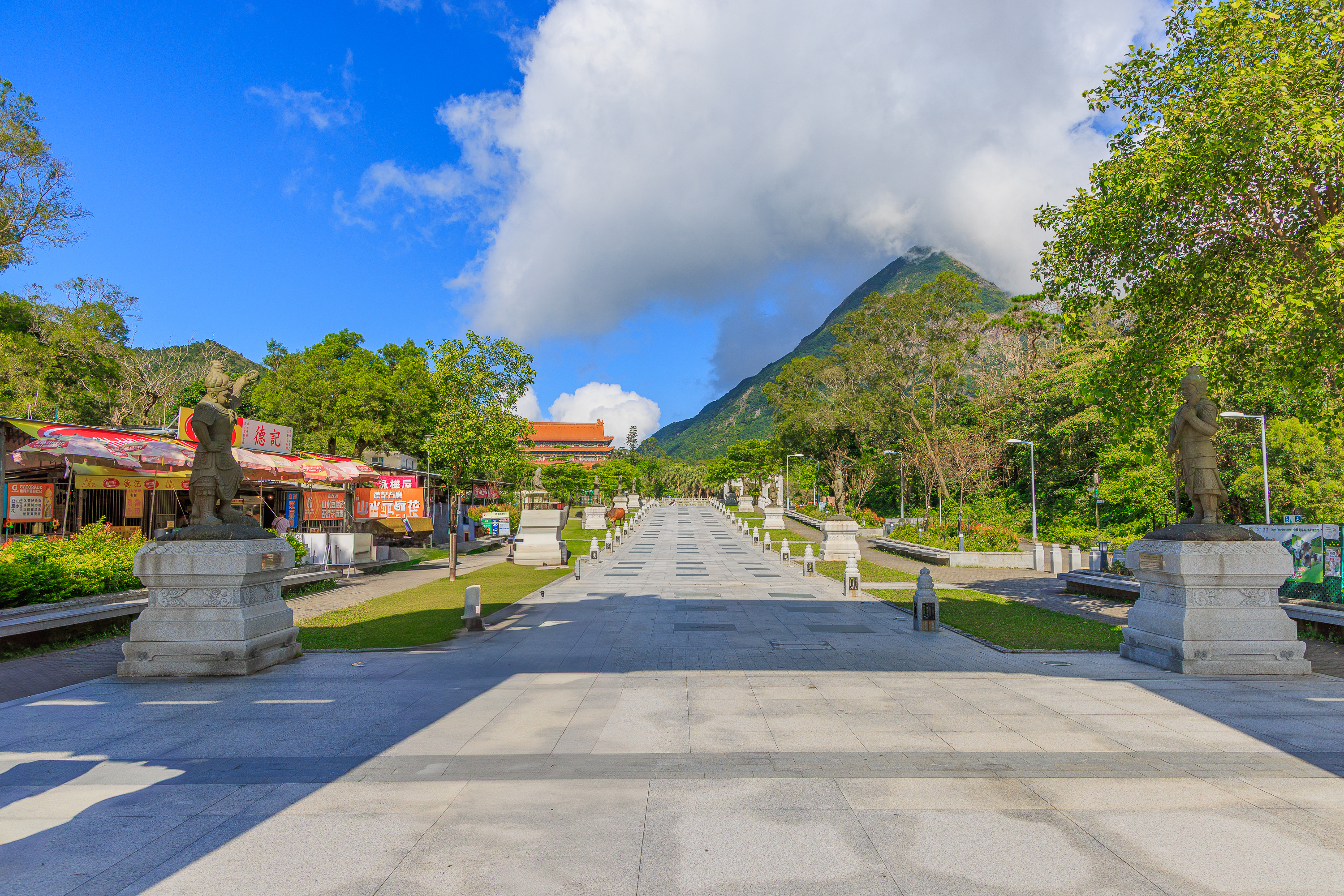 Statuenallee